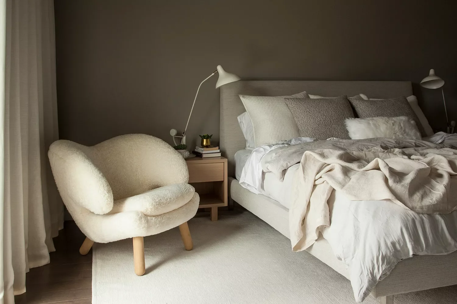 45 Cozy Bedroom Ideas That Will Transform Your Space Into a Dreamy Retreat 8 Layer Cozy Textiles