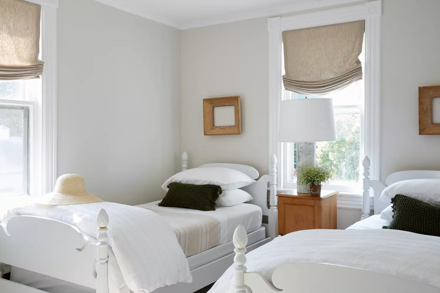 36 Coastal Home Decor Ideas That Transform Your Space Into a Seaside Sanctuary 5 Layer Elements