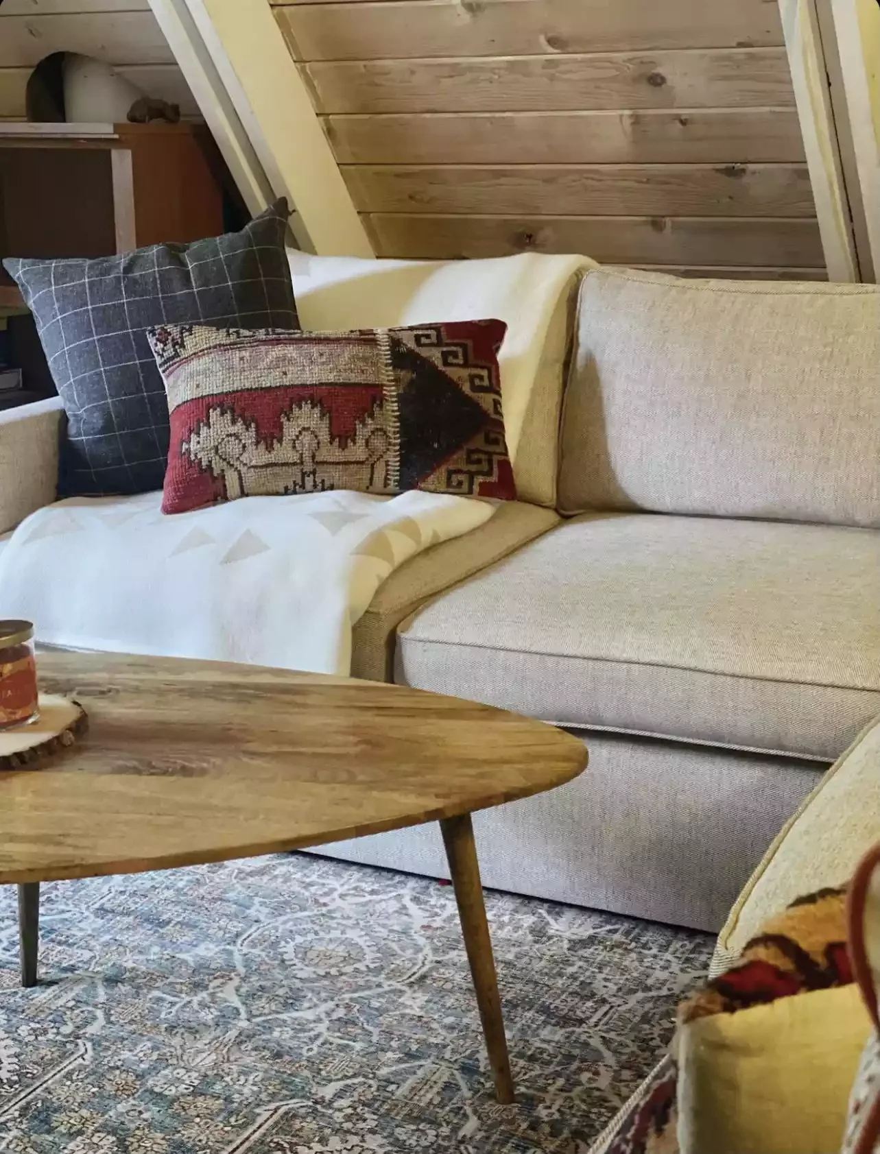 18 Rustic Cabin Decorating Ideas to Create Your Perfect Cozy Retreat 6 Layer Textures