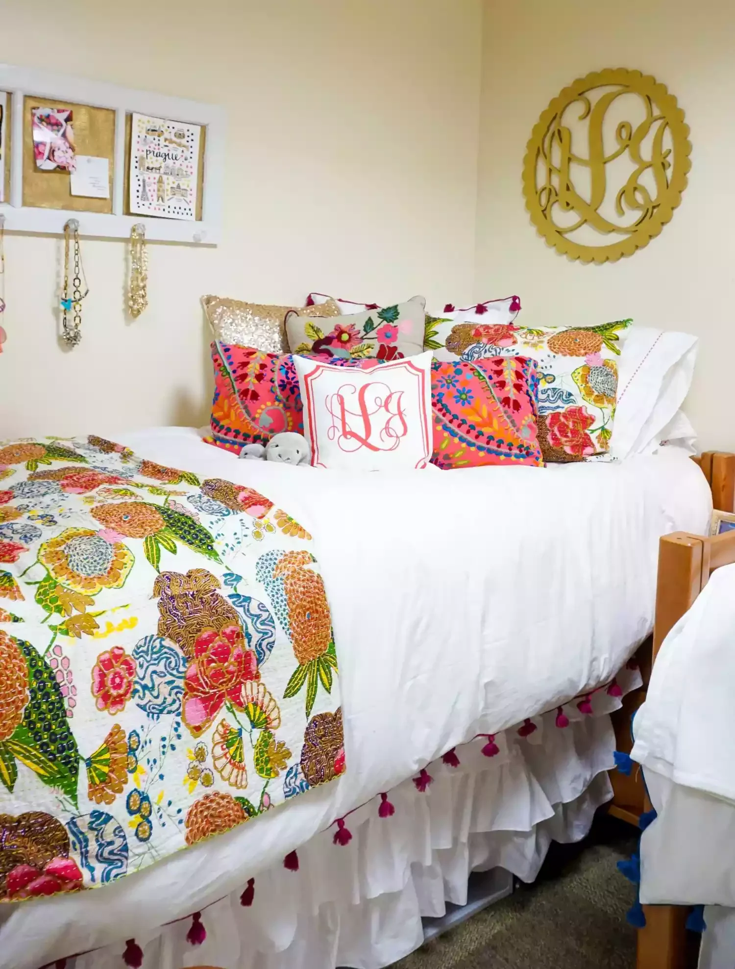 20 Creative Ways to Transform Your Dorm Room Into a Personal Haven 10 Layer Your Bedding