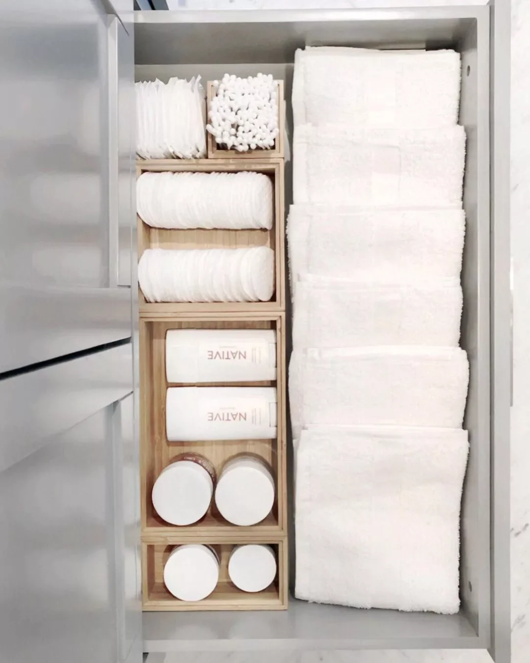32 Clever and Stylish Ways to Store Your Towels Layer Your Linens