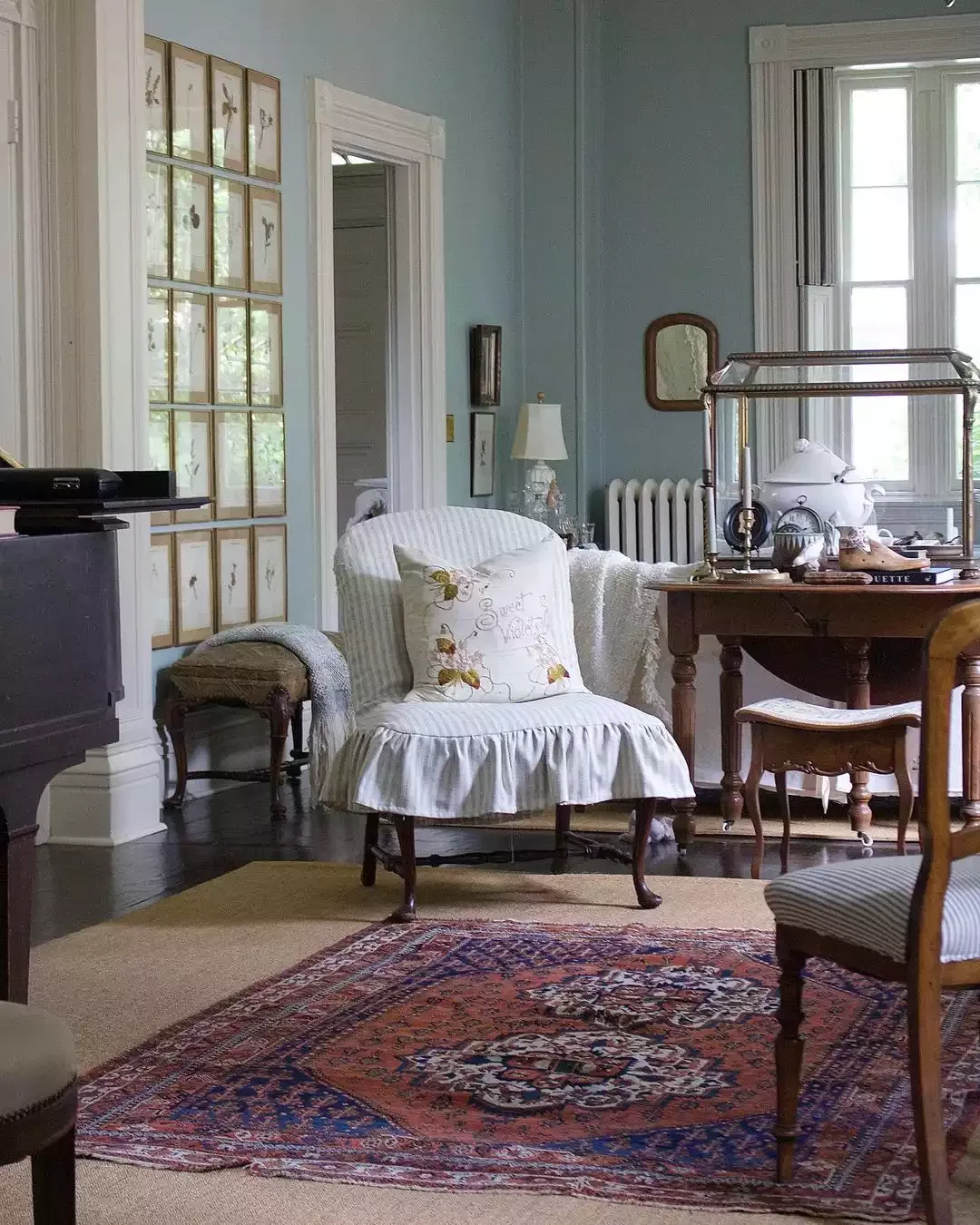 40 Cozy Country Living Room Ideas That Create Instant Warmth 26 Layer Your Rugs