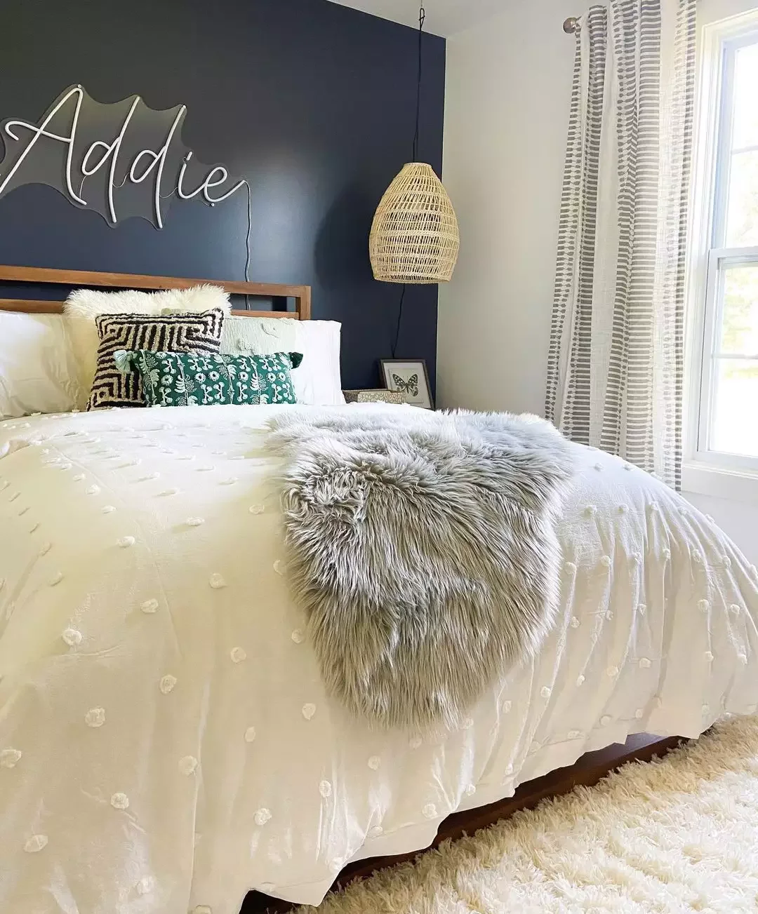 30 Cozy Bedding Ideas to Transform Your Bedroom Into a Dreamy Retreat 24 Layer a Sheepskin Throw