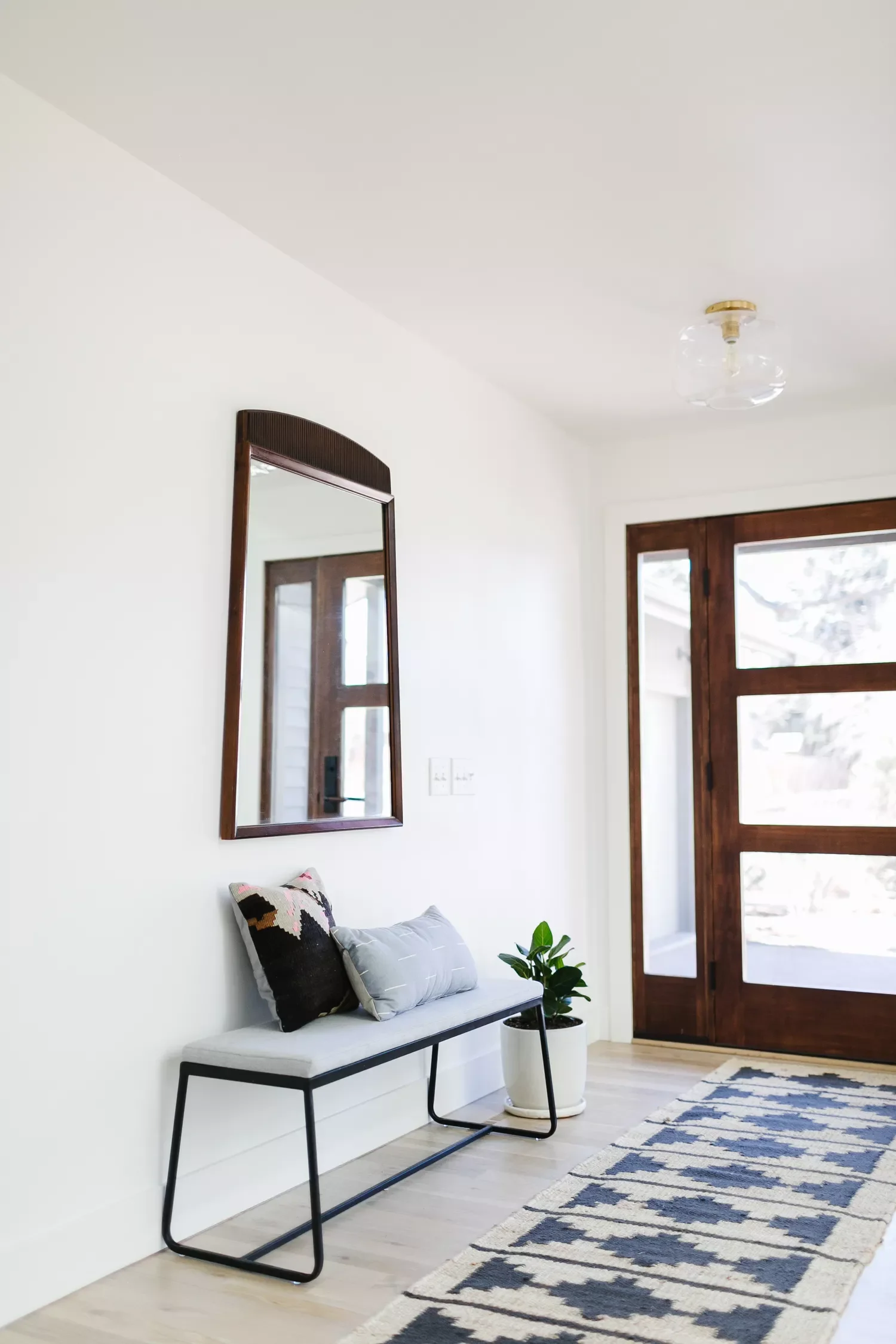 22 Stunning Entryway Wall Ideas That Create an Amazing First Impression 3 Lean Into Midcentury Modern