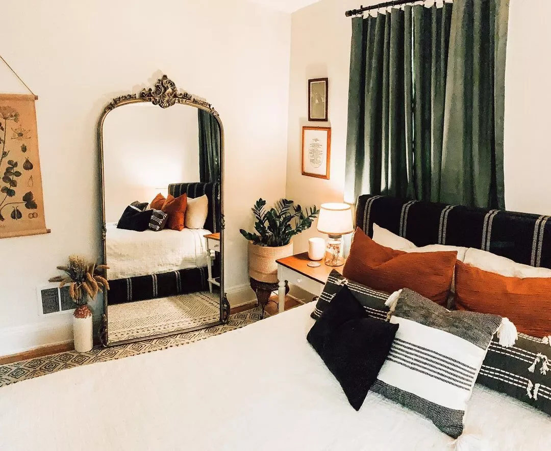 25 Charming Ways to Create Your Dream Vintage-Style Bedroom 14 Lean a Mirror