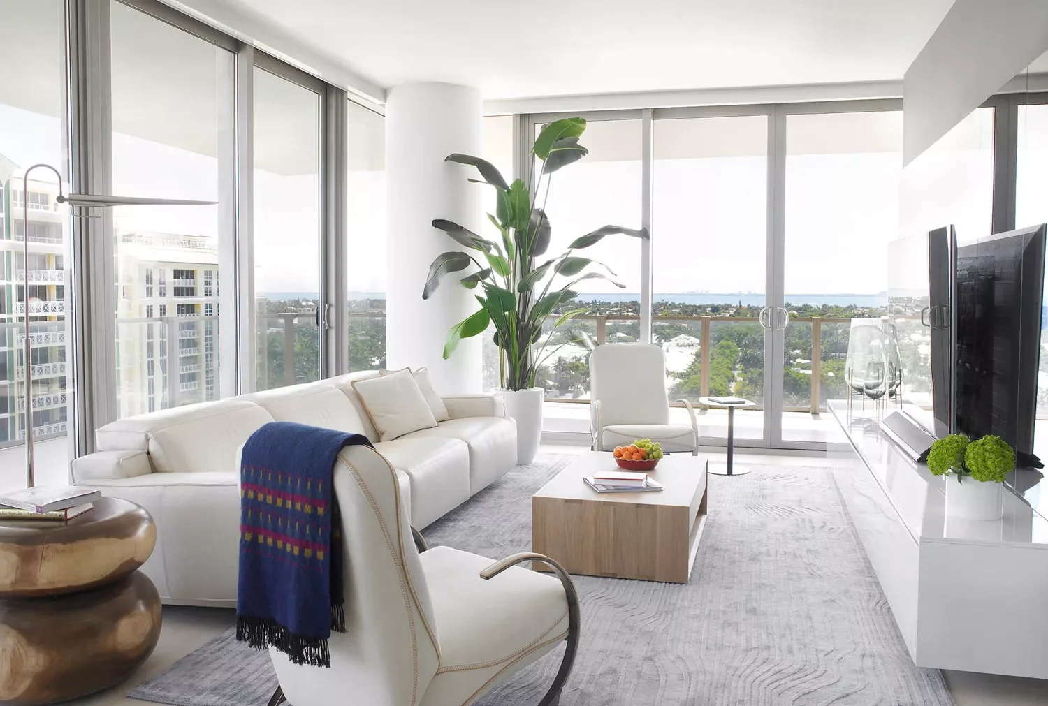 40 Stunning Minimalist Living Room Ideas That Showcase Effortless Style 26 Leave Windows Bare