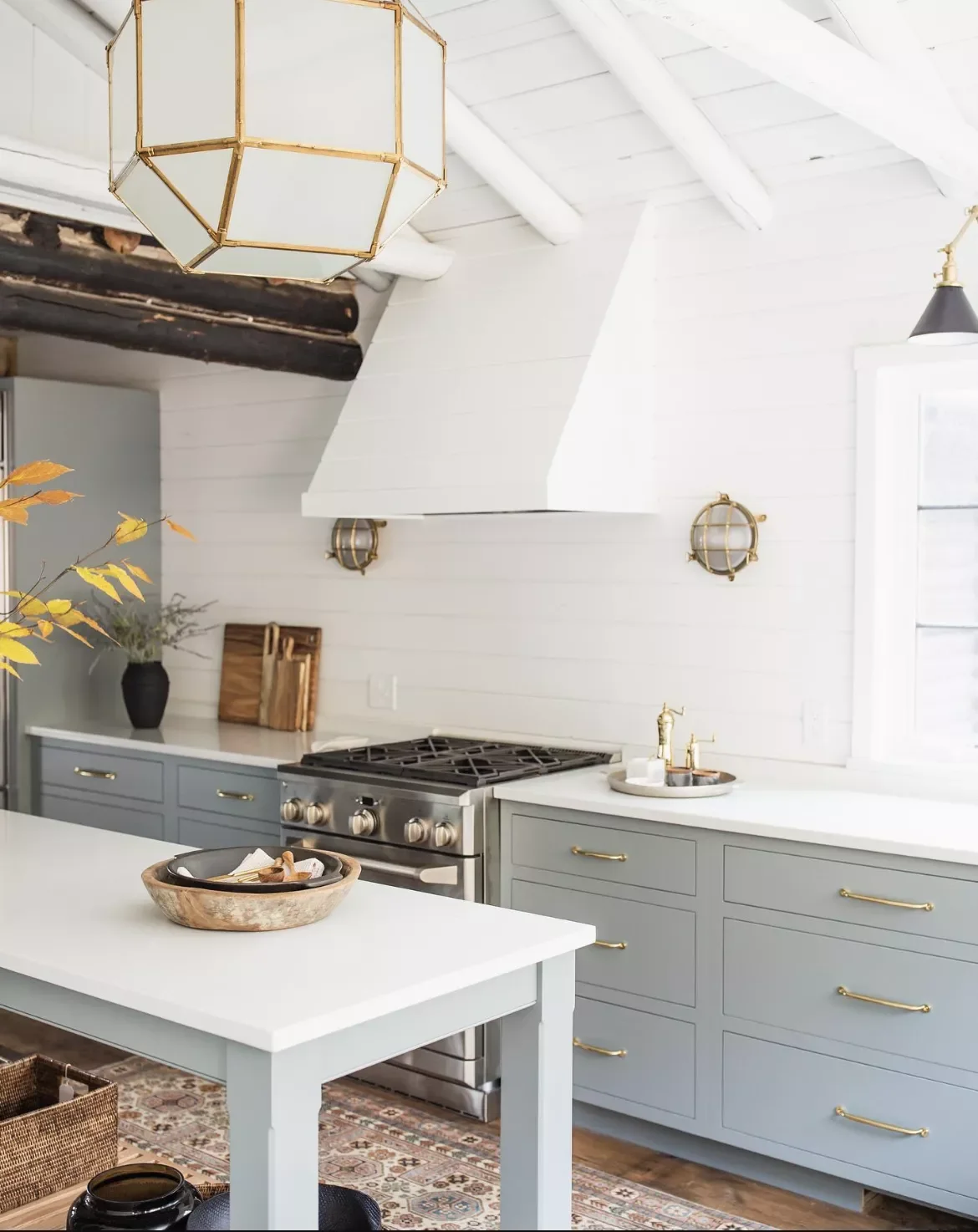 22 Fresh Ways to Give Your Log Cabin a Modern Makeover 7 Leave a Little Natural Wood
