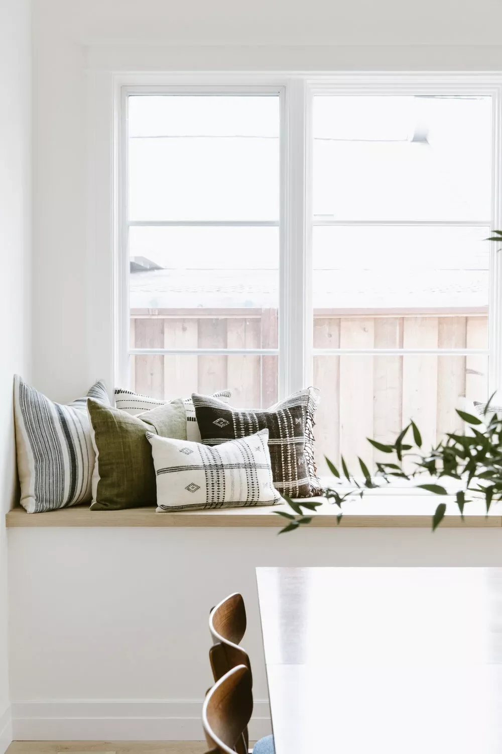36 Cozy Window Seat Ideas That Will Transform Any Space in Your Home 23 Leave the Windows Bare
