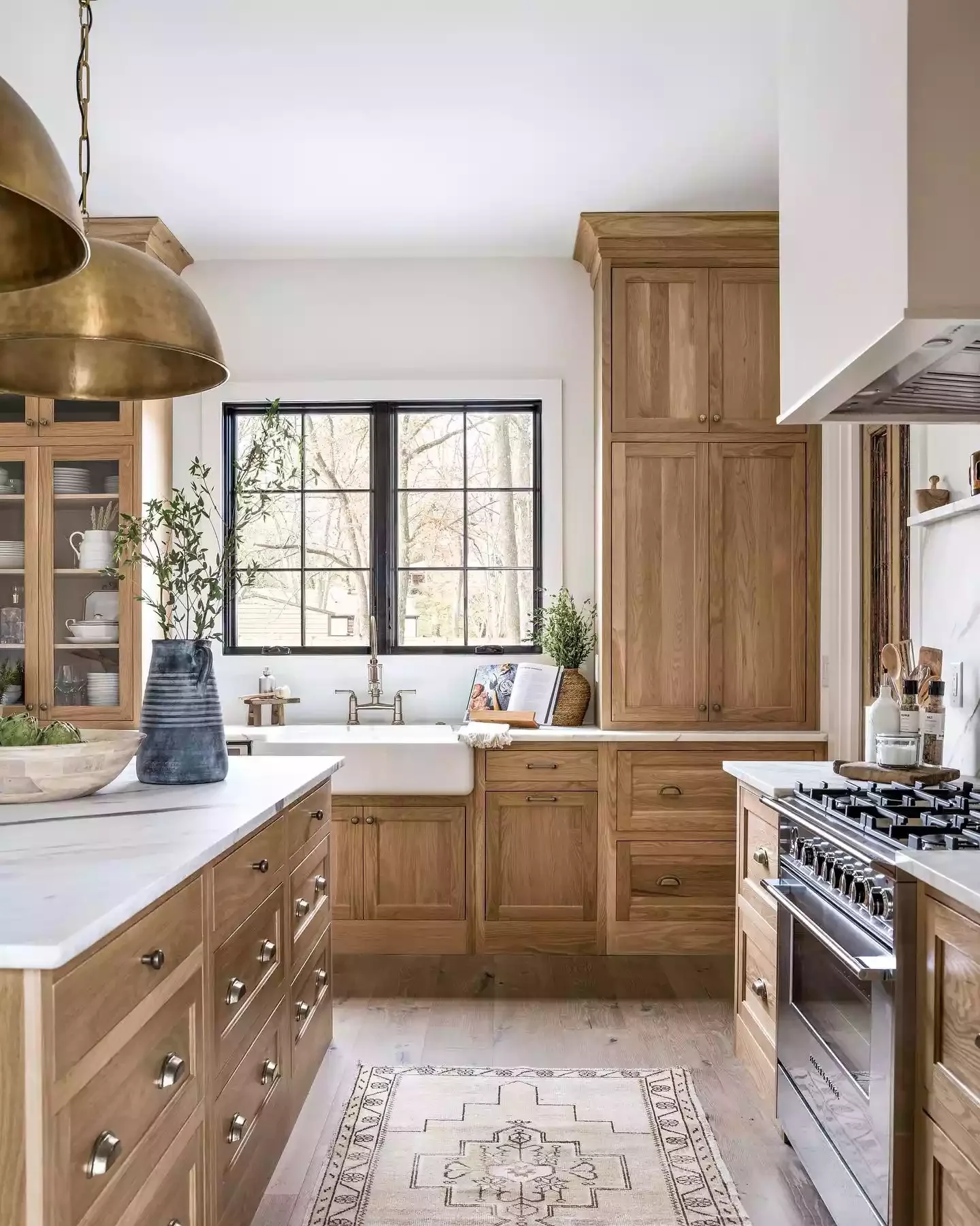 15 Fresh Modern Home Decorating Ideas to Create a Sleek, Streamlined Space This Spring 10 Let Natural Materials Shine