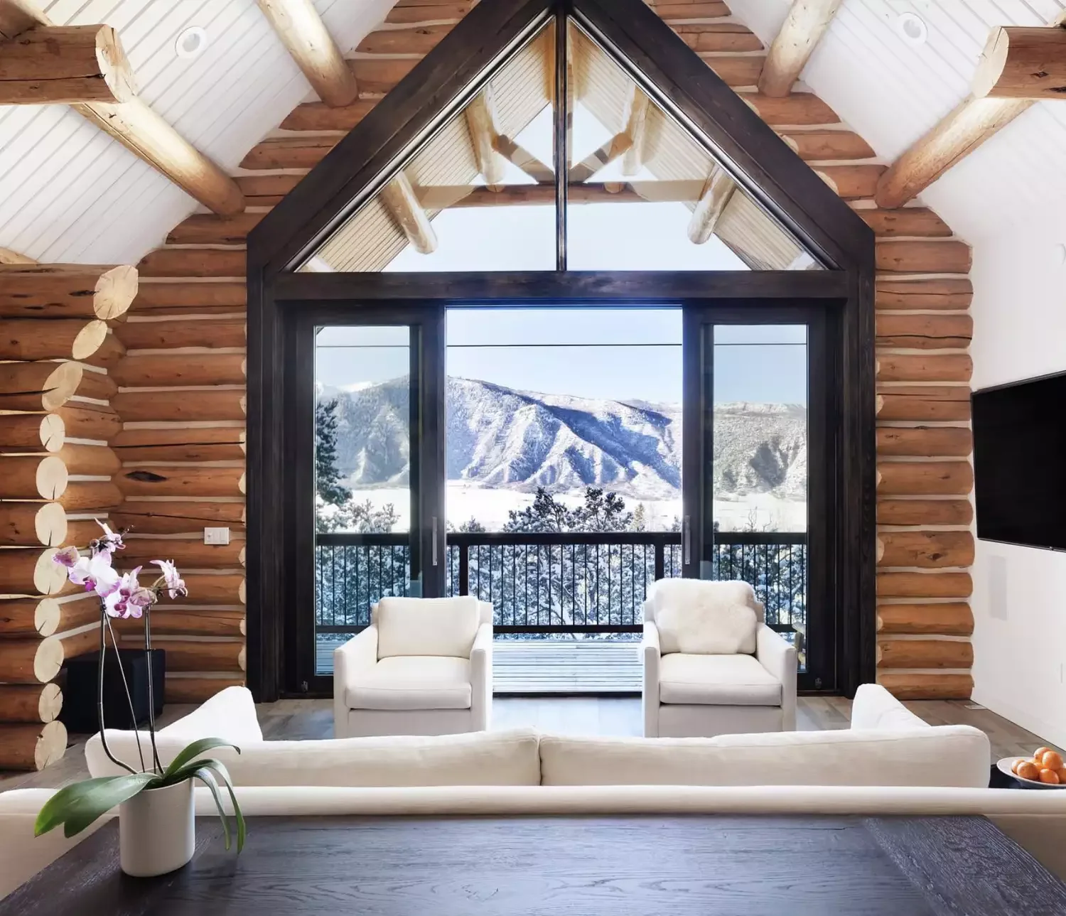 22 Fresh Ways to Give Your Log Cabin a Modern Makeover 21 Let the View Shine