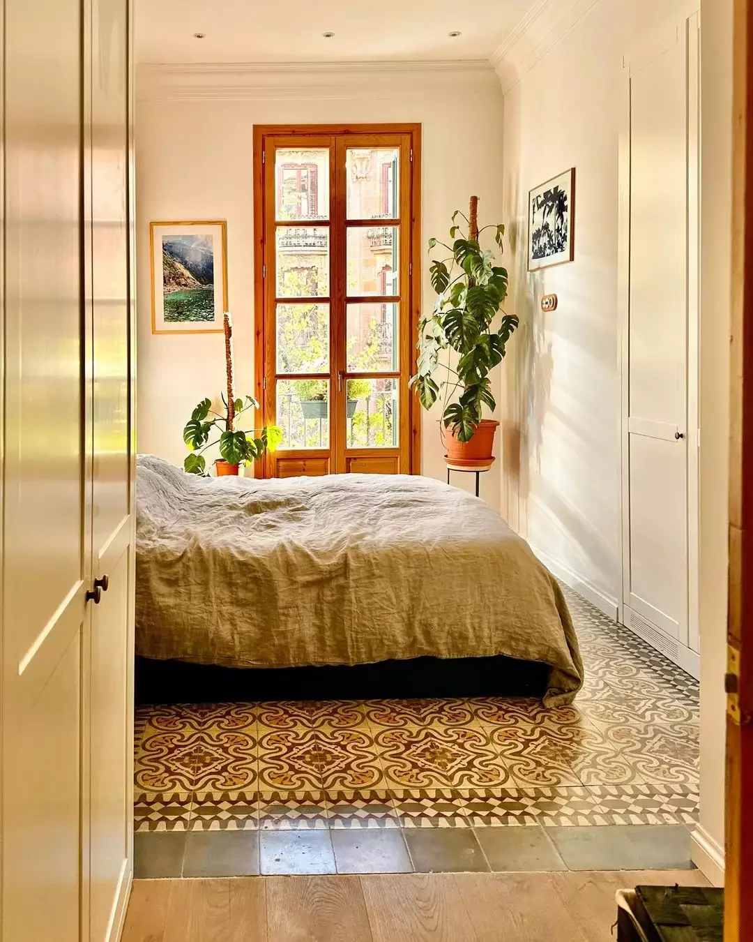 35 Creative Apartment Bedroom Ideas to Transform Your Small Space 24 Level Up Your Houseplants