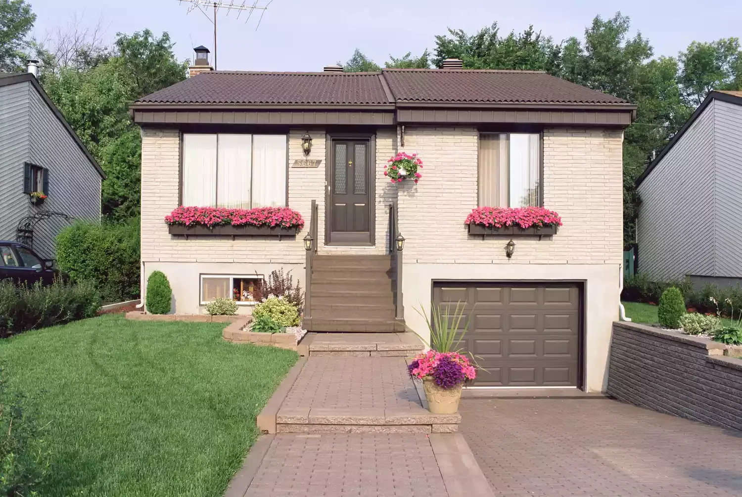 21 Bold Brick Paint Colors That Will Transform Your Home's Exterior 2 Light Cappuccino Beige