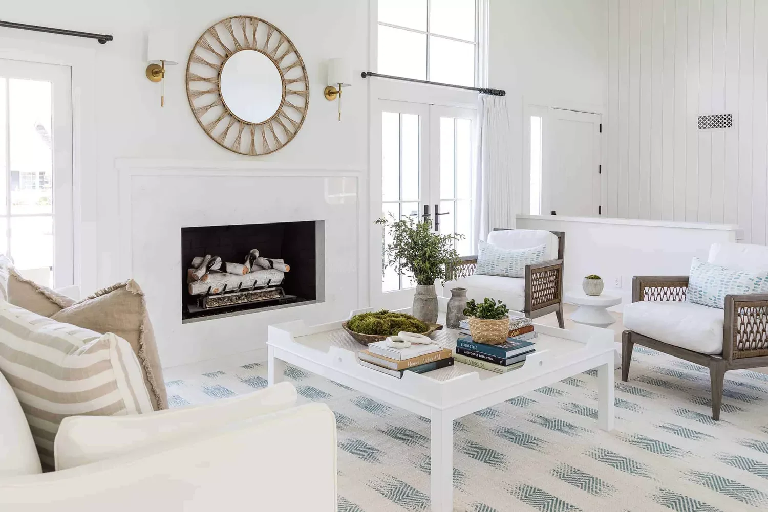32 Coastal Living Room Ideas That Bring Ocean Vibes Home 22 Light Touch