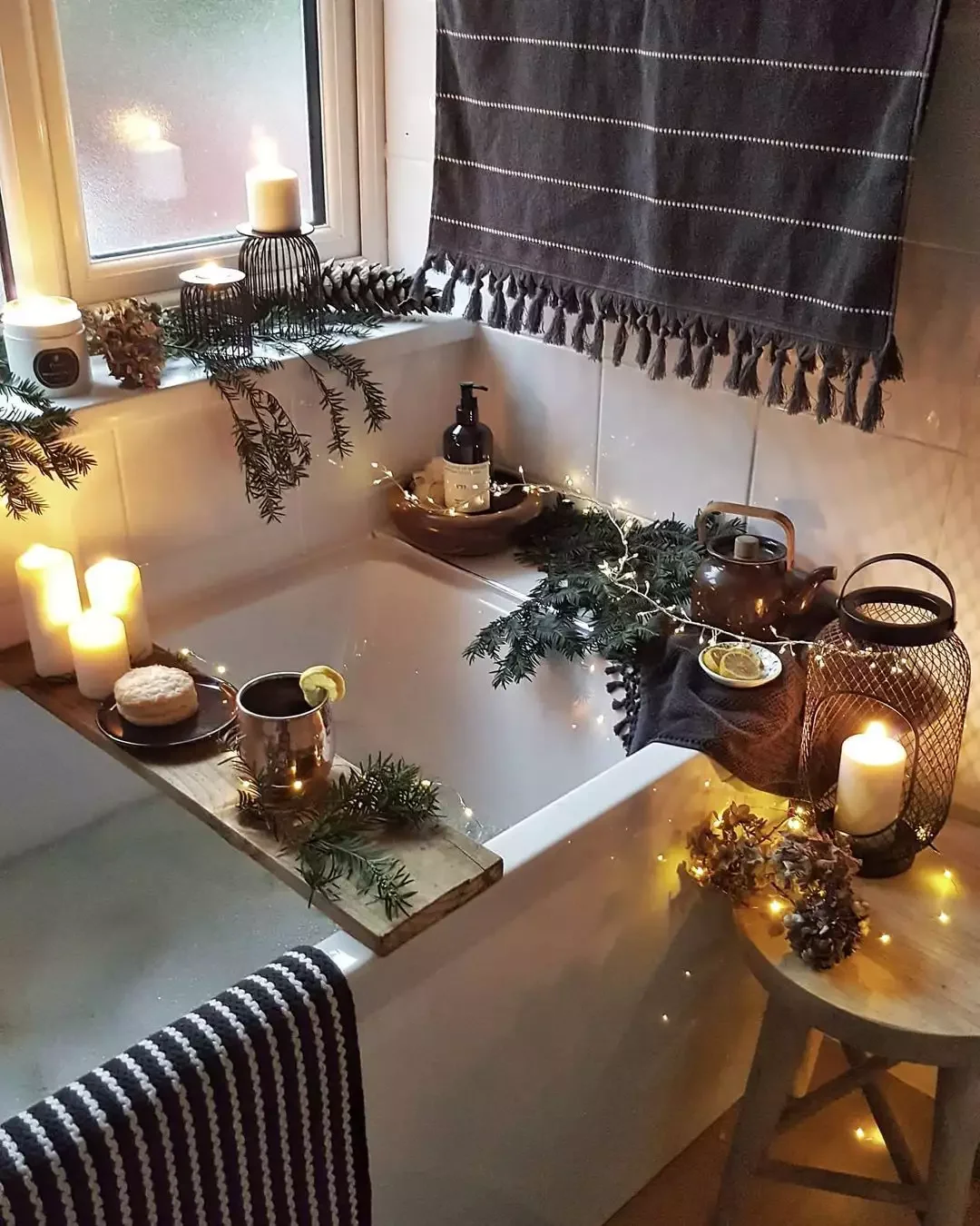 32 Christmas Bathroom Ideas That Create a Holiday Wonderland Light the Bathtub Corner