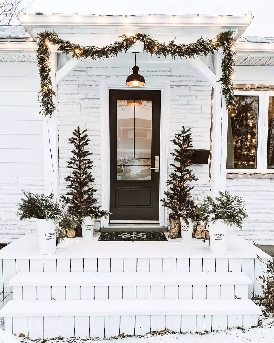 30 Christmas Door Decorating Ideas That Create Masterpieces Lighted Porch Column Garland