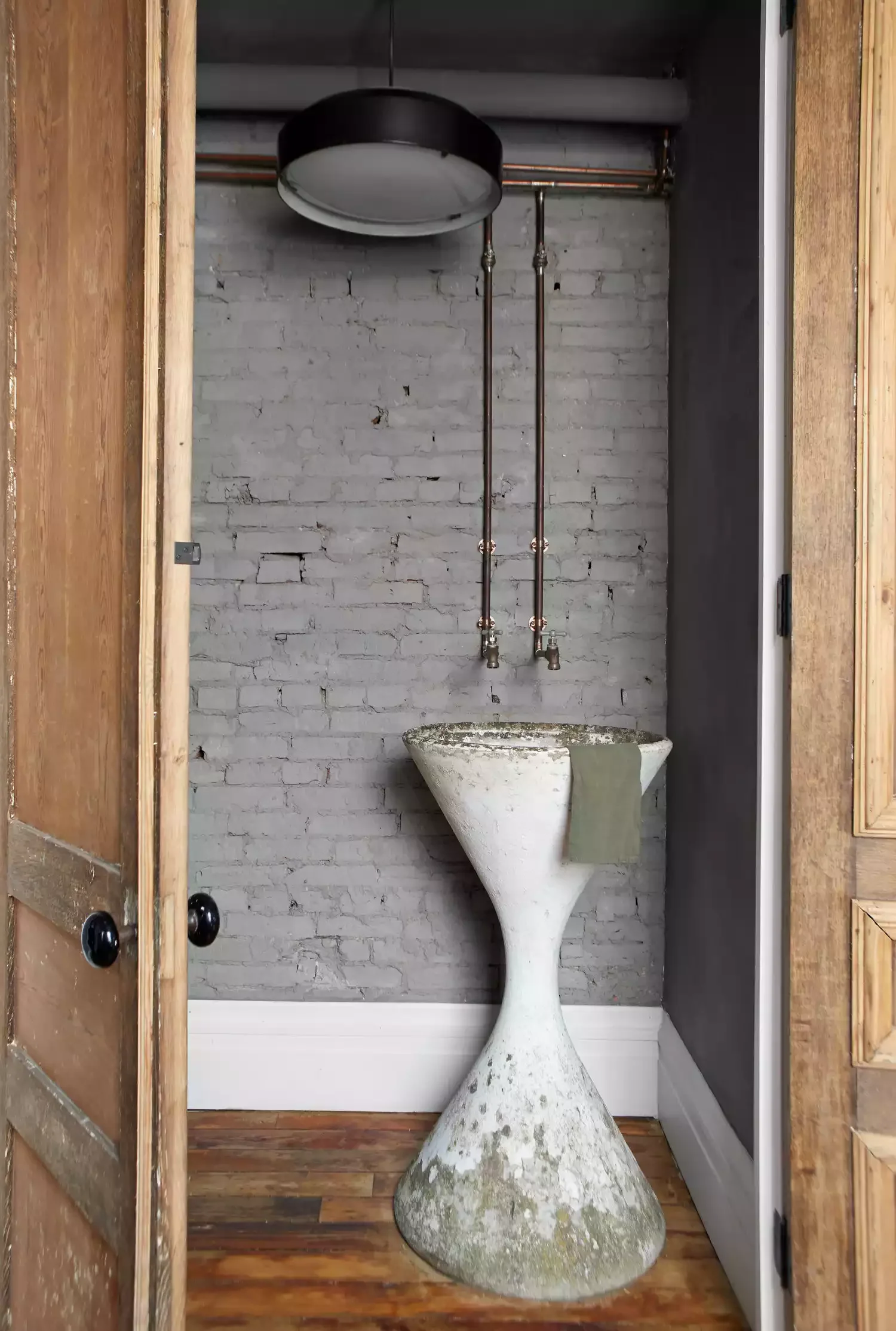 44 Bathroom Accent Wall Ideas That Completely Transform Lime and Clay Wash Brick