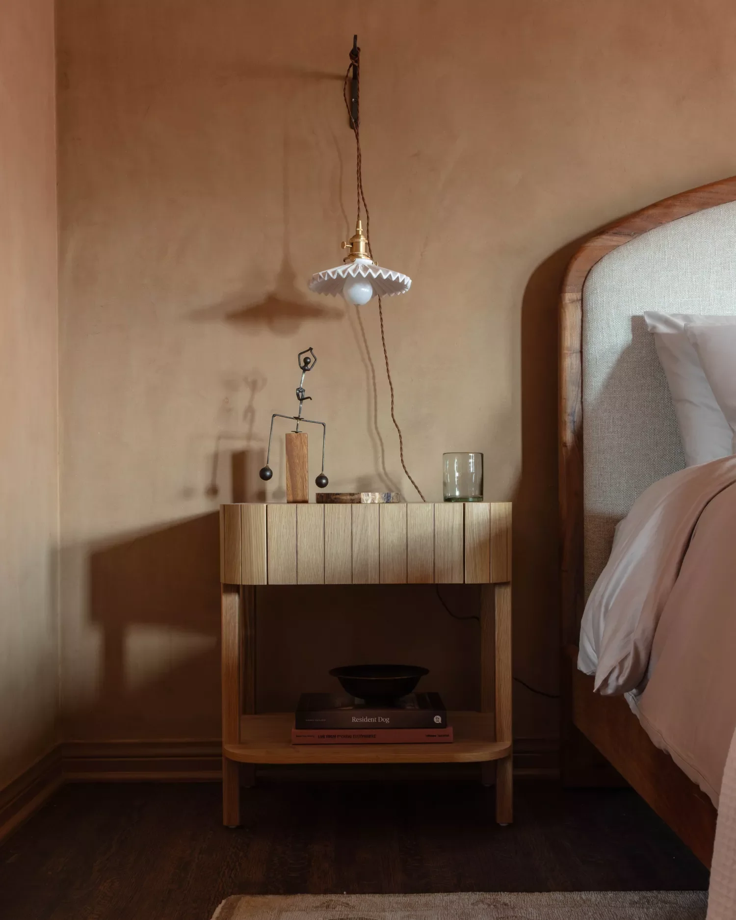 41 Cozy Earth-Inspired Bedroom Ideas That Will Transform Your Sleep Space 5 Limewash Your Walls