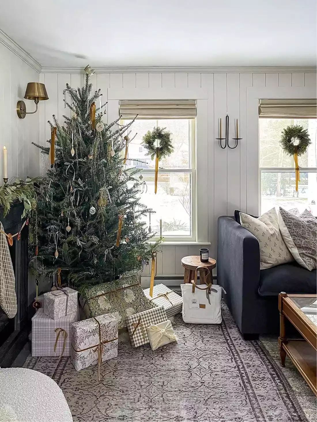 75 Stunning DIY Holiday Wreath Ideas to Transform Every Space in Your Home 54 Long Ribbon Wreath
