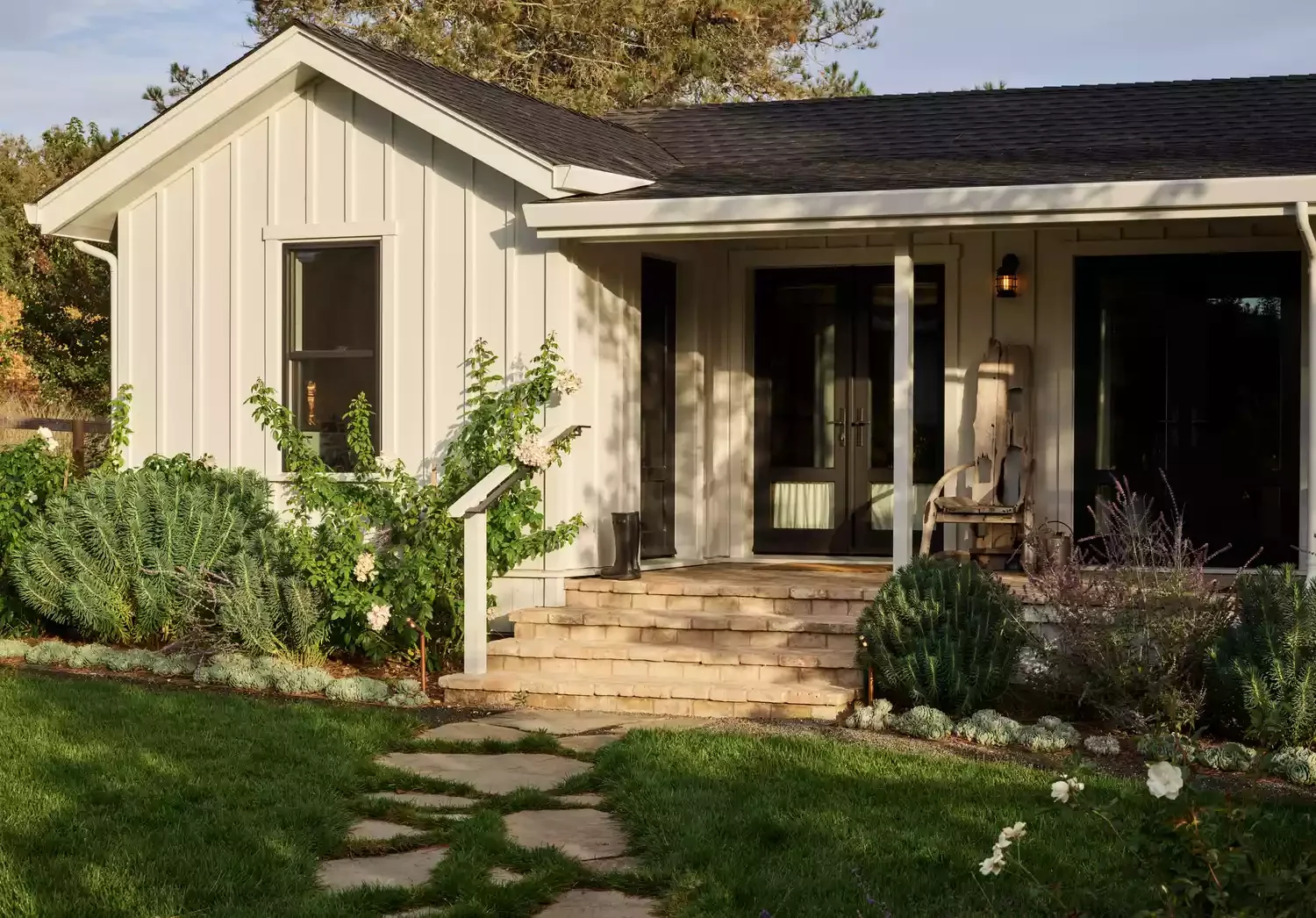 20 Stunning Front Porch Column Designs to Transform Your Home's Curb Appeal 16 Look to the Banister