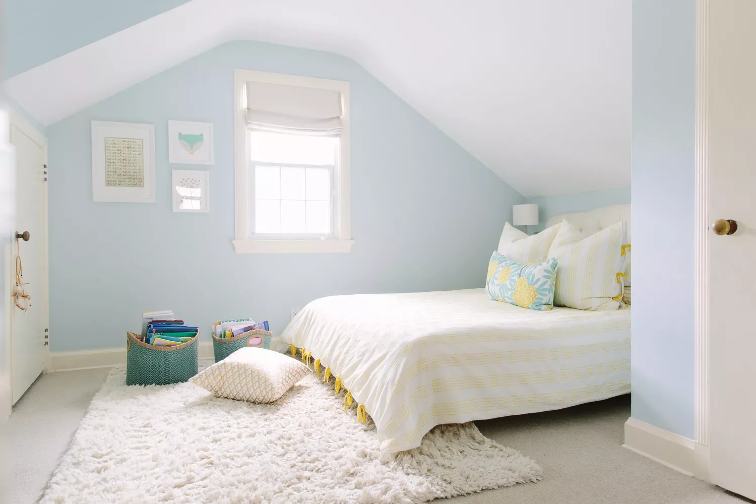 18 Adorable Bedroom Ideas Your Little Girl Will Absolutely Love 9 Look to the Stars