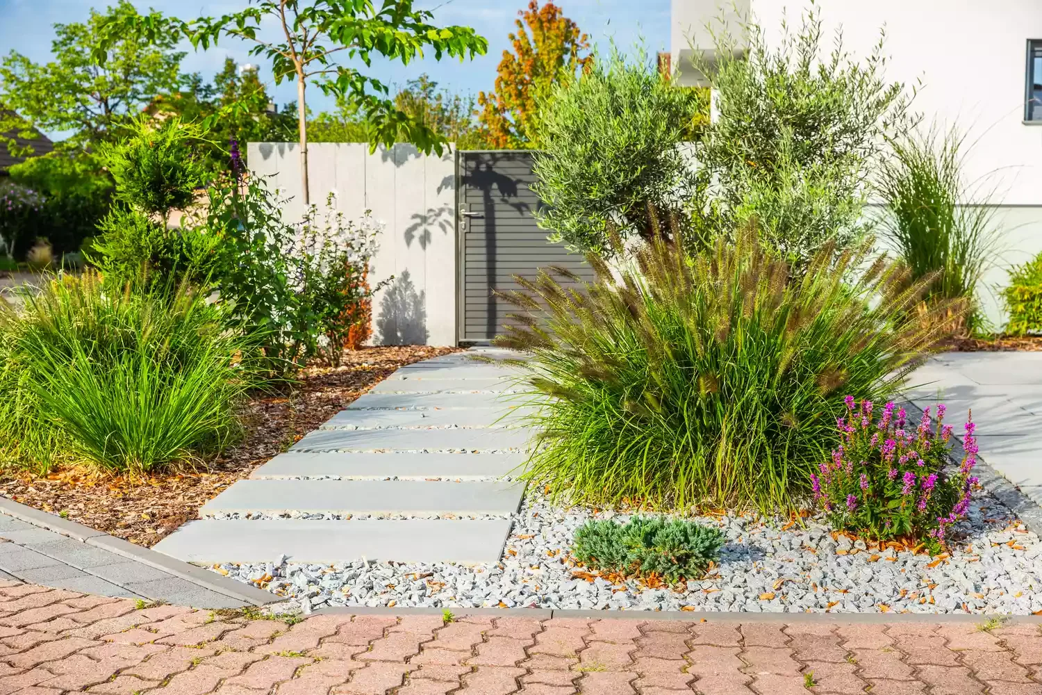 82 Stunning Front Yard Landscaping Ideas to Transform Your Home's Curb Appeal This Spring Low-Maintenance Desert Gravel Garden