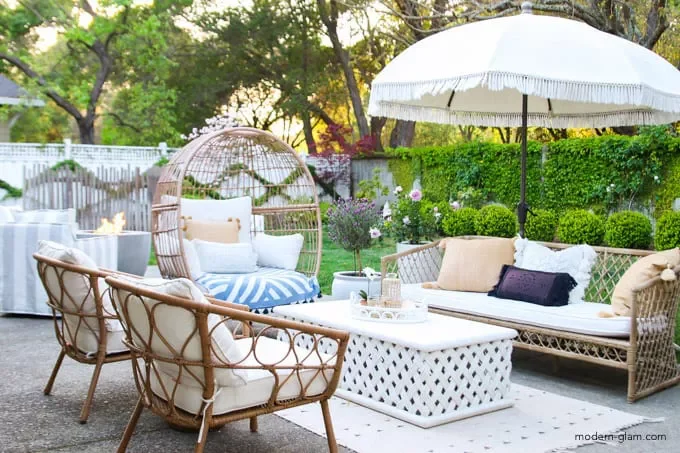 53 Stunning Privacy Fence Ideas to Transform Your Outdoor Space into a Private Paradise Lushly Planted Privacy Fence