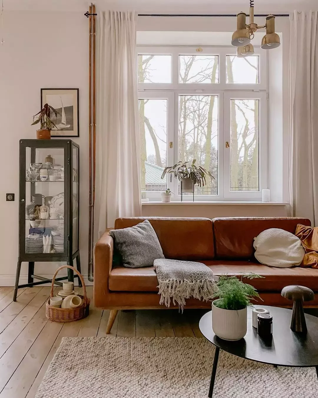 25 Stunning Vintage Living Room Ideas That Never Go Out of Style 2 MCM Moment