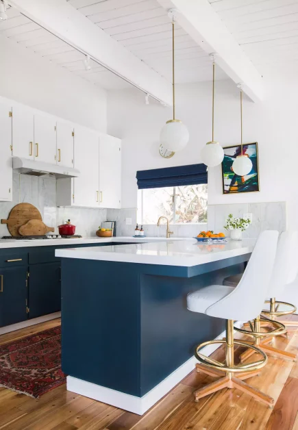 20 Beautiful Coastal Kitchen Designs That Will Transform Your Home 5 Maintain Sharp Clean Lines
