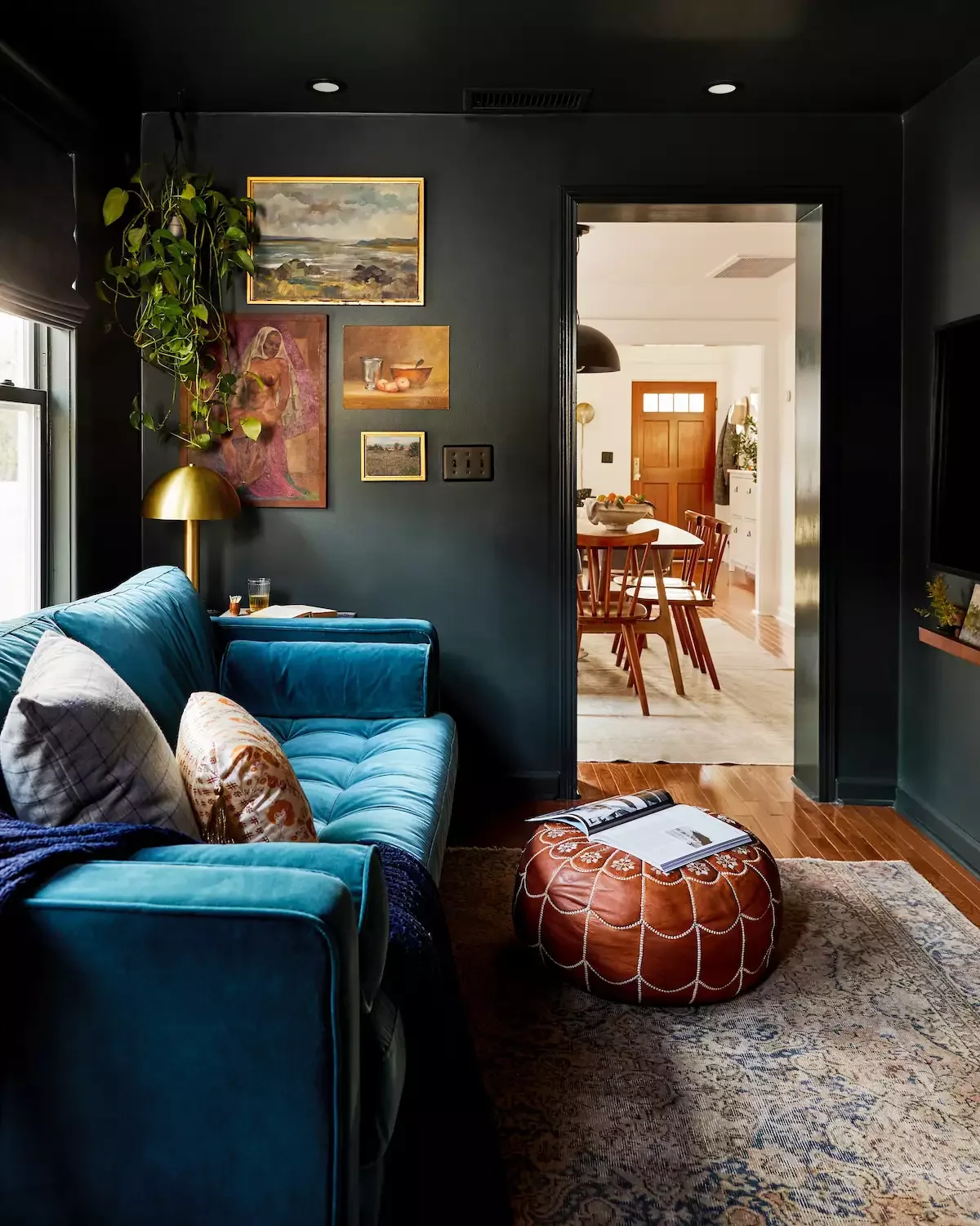 42 Stylish TV Room Ideas That Balance Entertainment and Beautiful Design 35 Make It Cozy