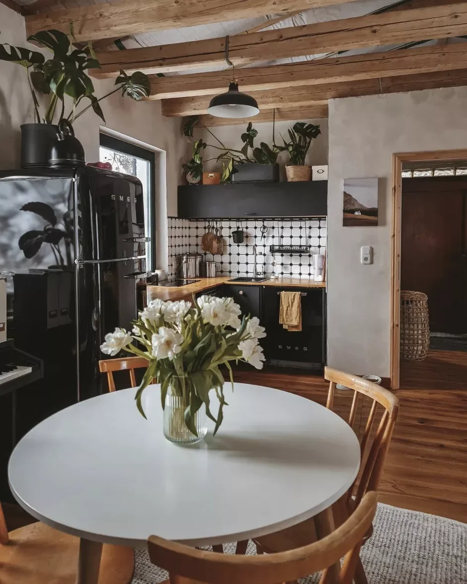 18 Cozy Cabin Kitchen Design Ideas That'll Make You Want to Move to the Mountains 6 Make It Moody