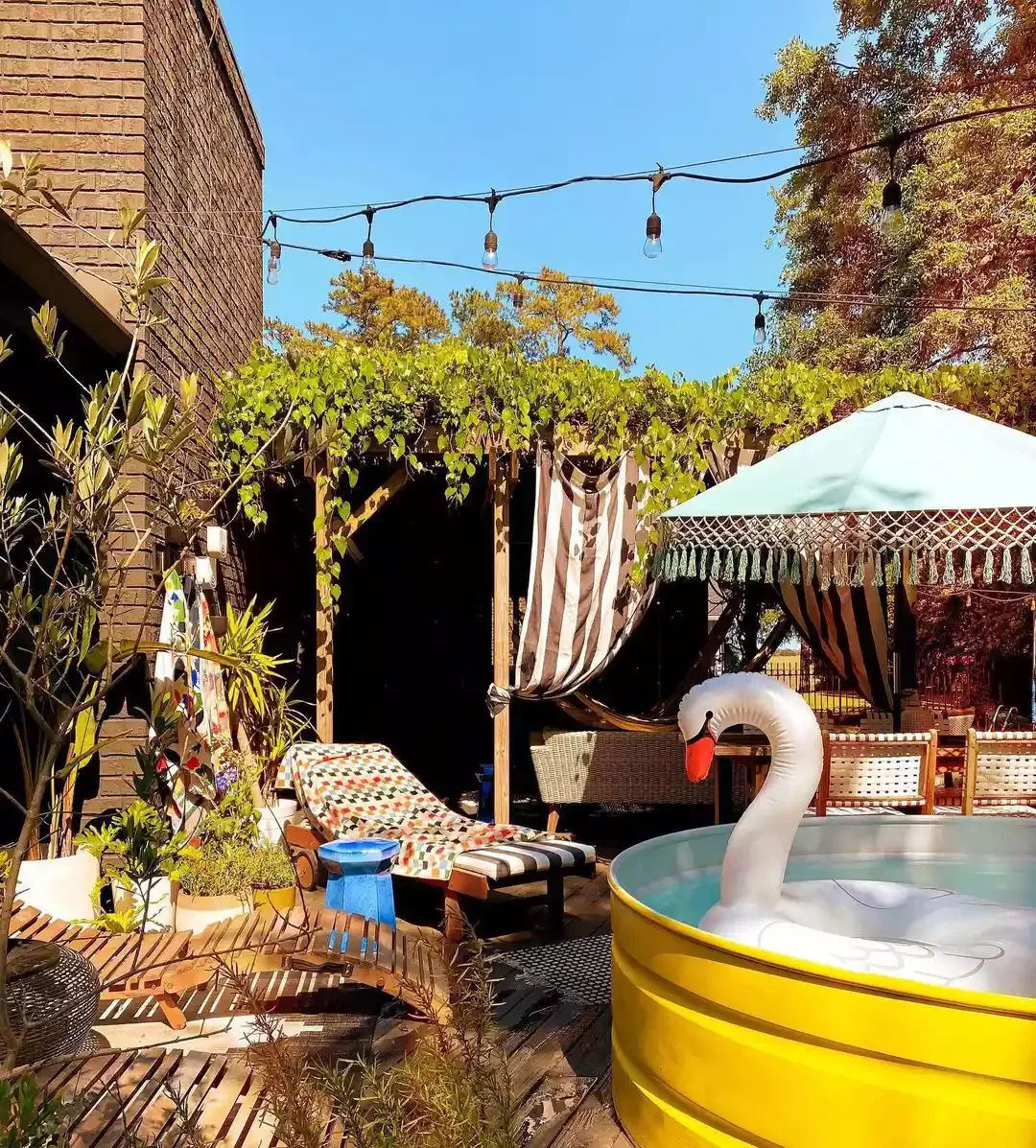 33 Creative Stock Tank Pool Ideas to Transform Your Backyard 13 Make It Pool-Party Ready