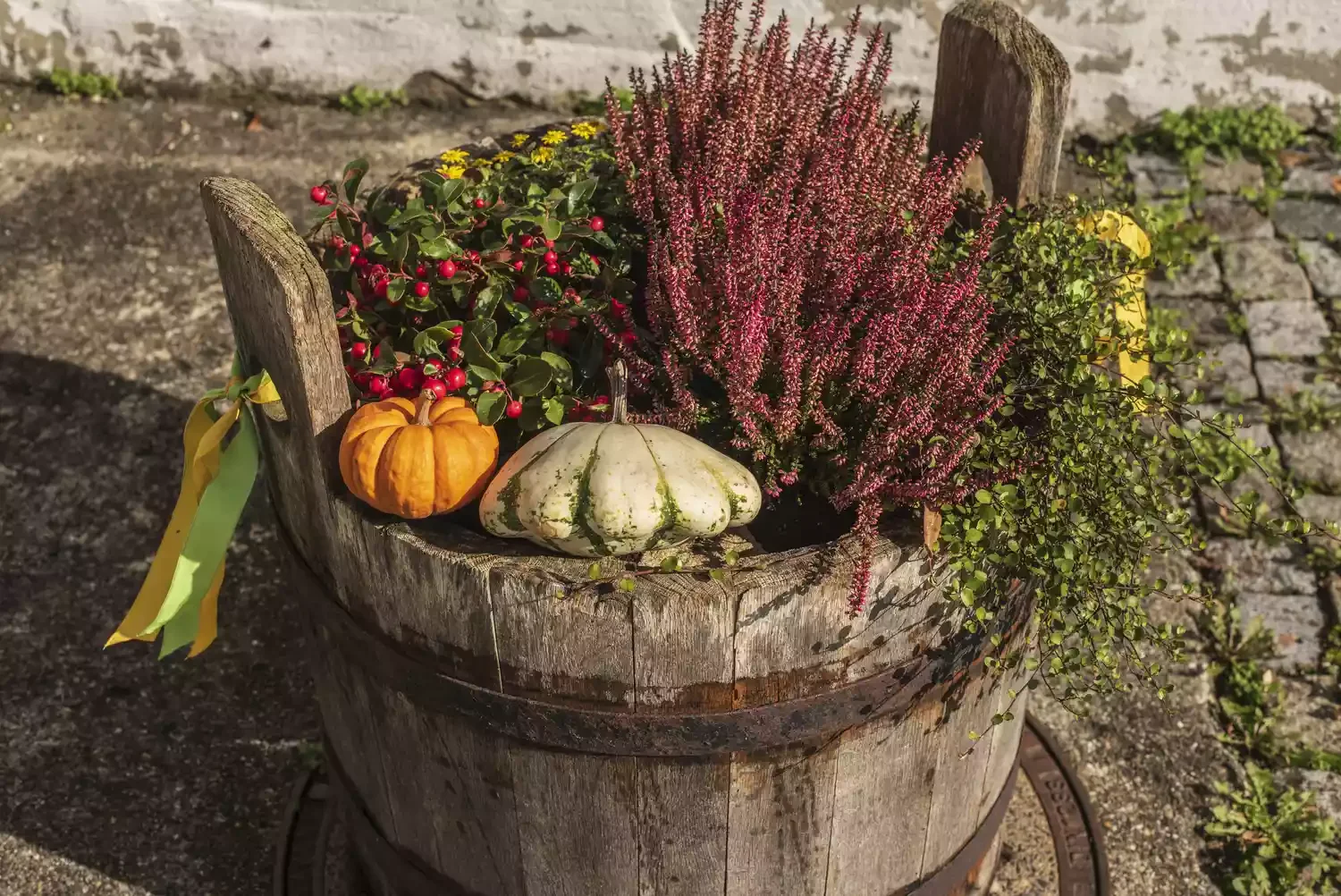 30 Stunning Fall Decor Ideas to Transform Your Outdoor Space Into an Autumn Paradise 21 Make It Rustic