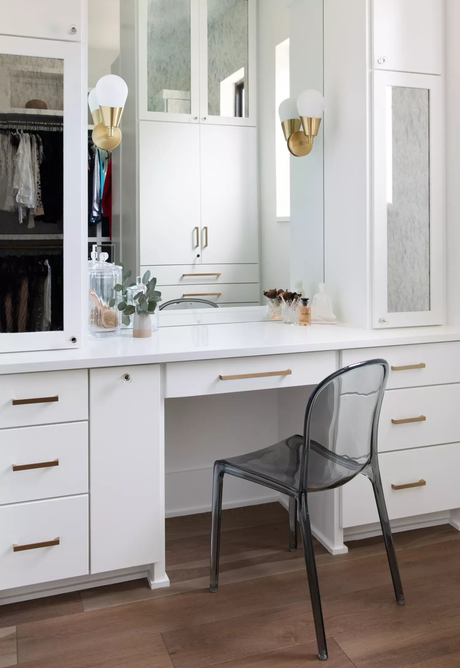 20 Beautiful Makeup Vanity Ideas to Transform Your Daily Beauty Routine 16 Make It Work for You