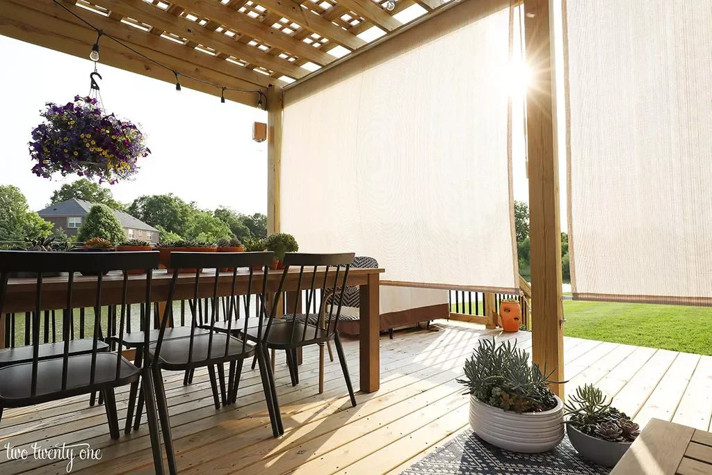 20 Stunning Deck Shade Solutions to Transform Your Outdoor Living Space 18 Make Use of Cordless Shades Outdoors