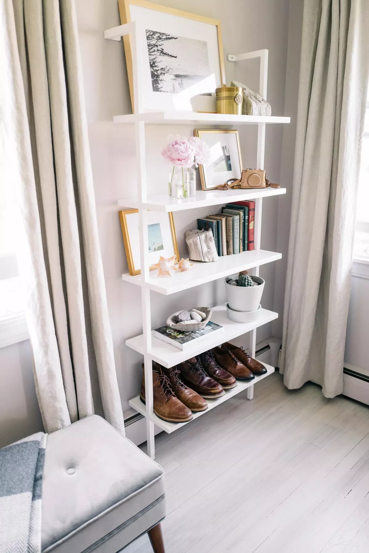 20 Smart Bedroom Shelving Solutions That Transform Your Space Make Your Bookshelf Multipurpose