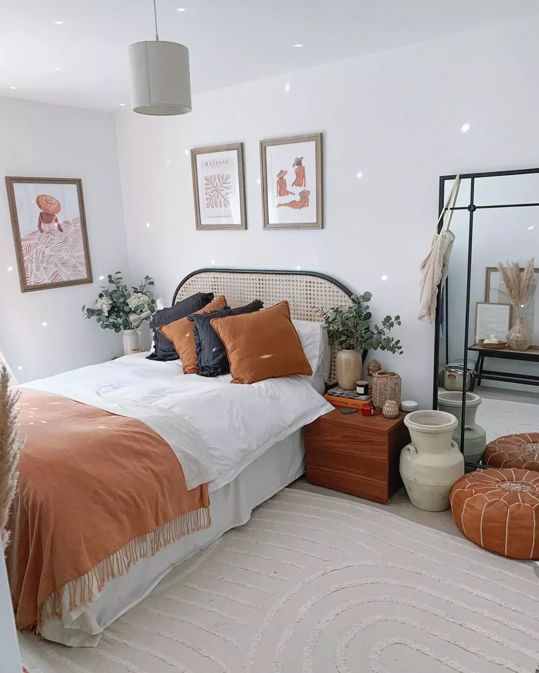 37 Beautiful Aesthetic Bedroom Ideas to Transform Your Space 22 Make Your Room Sparkle