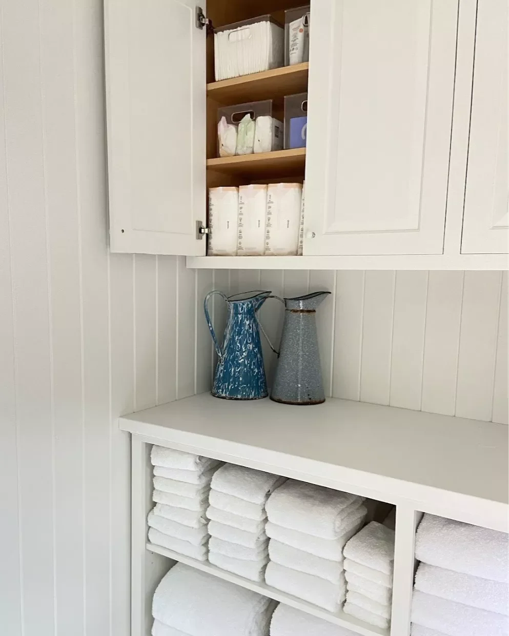 32 Clever and Stylish Ways to Store Your Towels Make Your Towels Match
