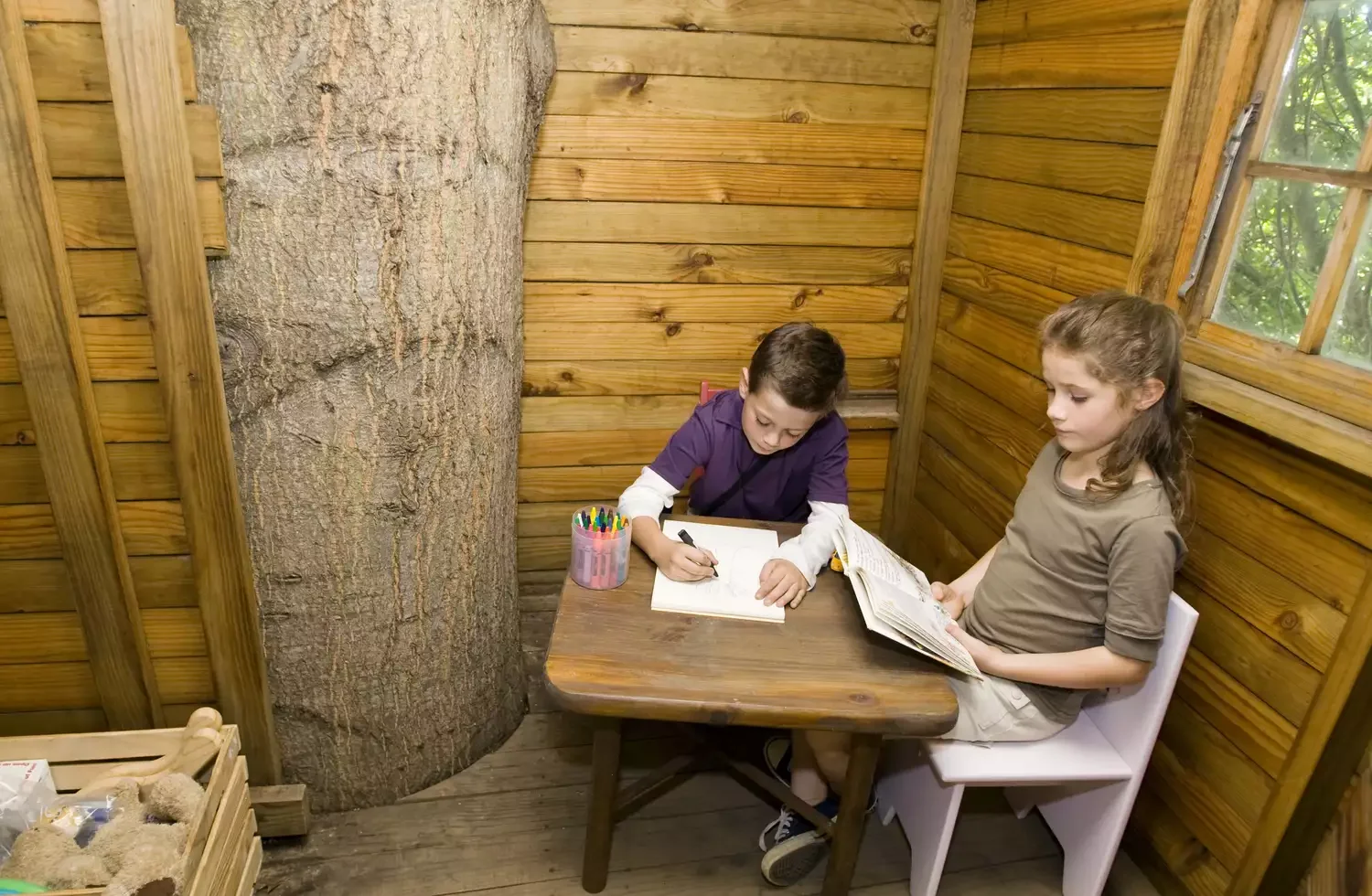 28 Amazing Treehouse Design Ideas That Will Transform Your Backyard 28 Make a Craft Area