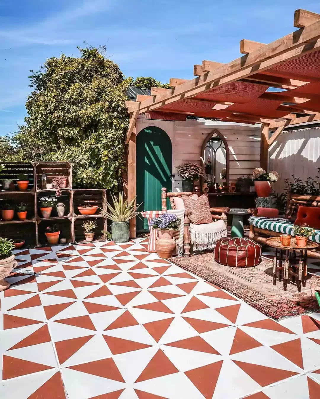 37 Budget Backyard Ideas That Create a Stunning Retreat Make a Crate Wall