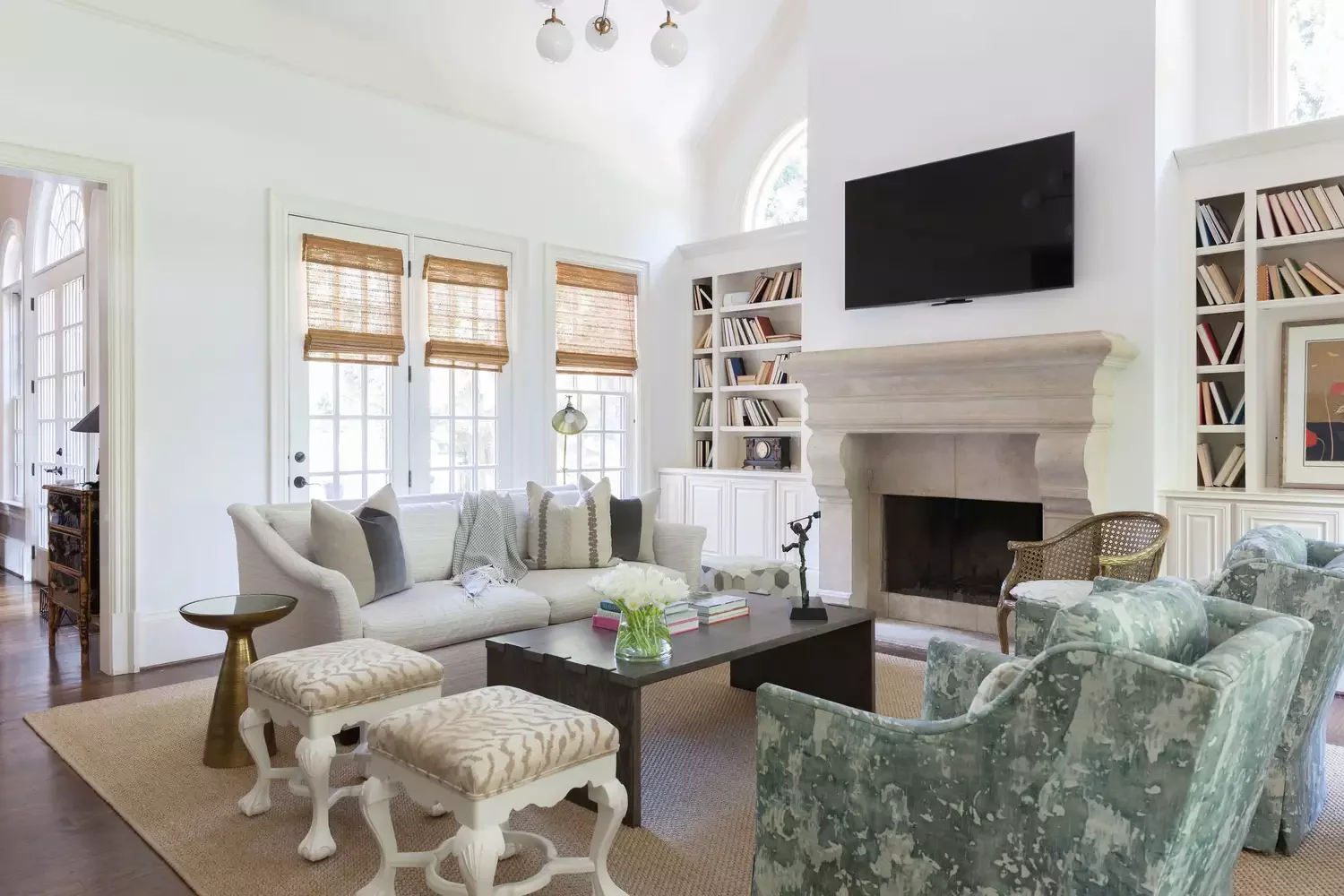 34 Classic Living Room Ideas That Never Go Out of Style Make a Feature of the Fireplace