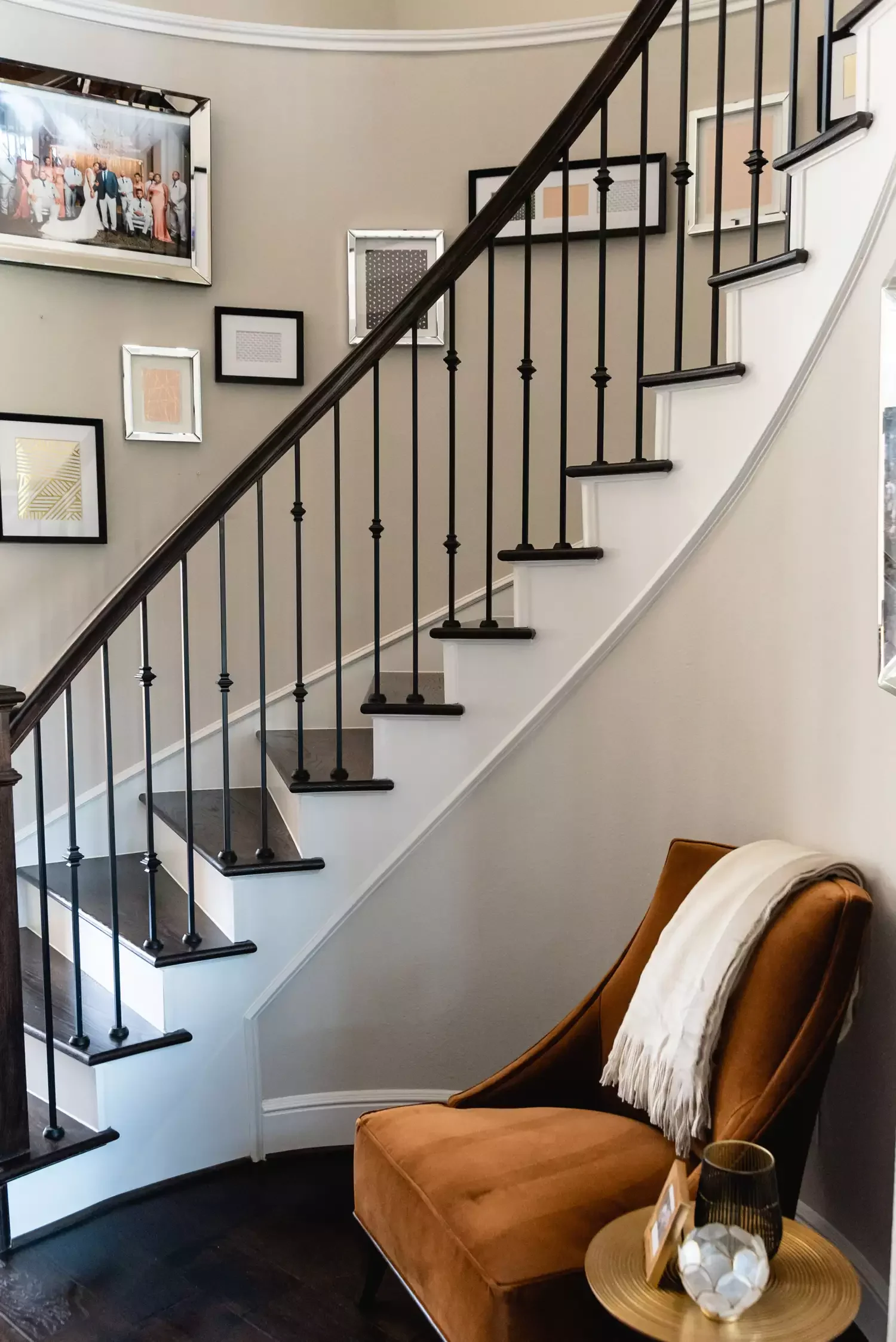 25 Chair Rail Designs That Transform Any Room Into Something Special 18 Make a Grand Entrance