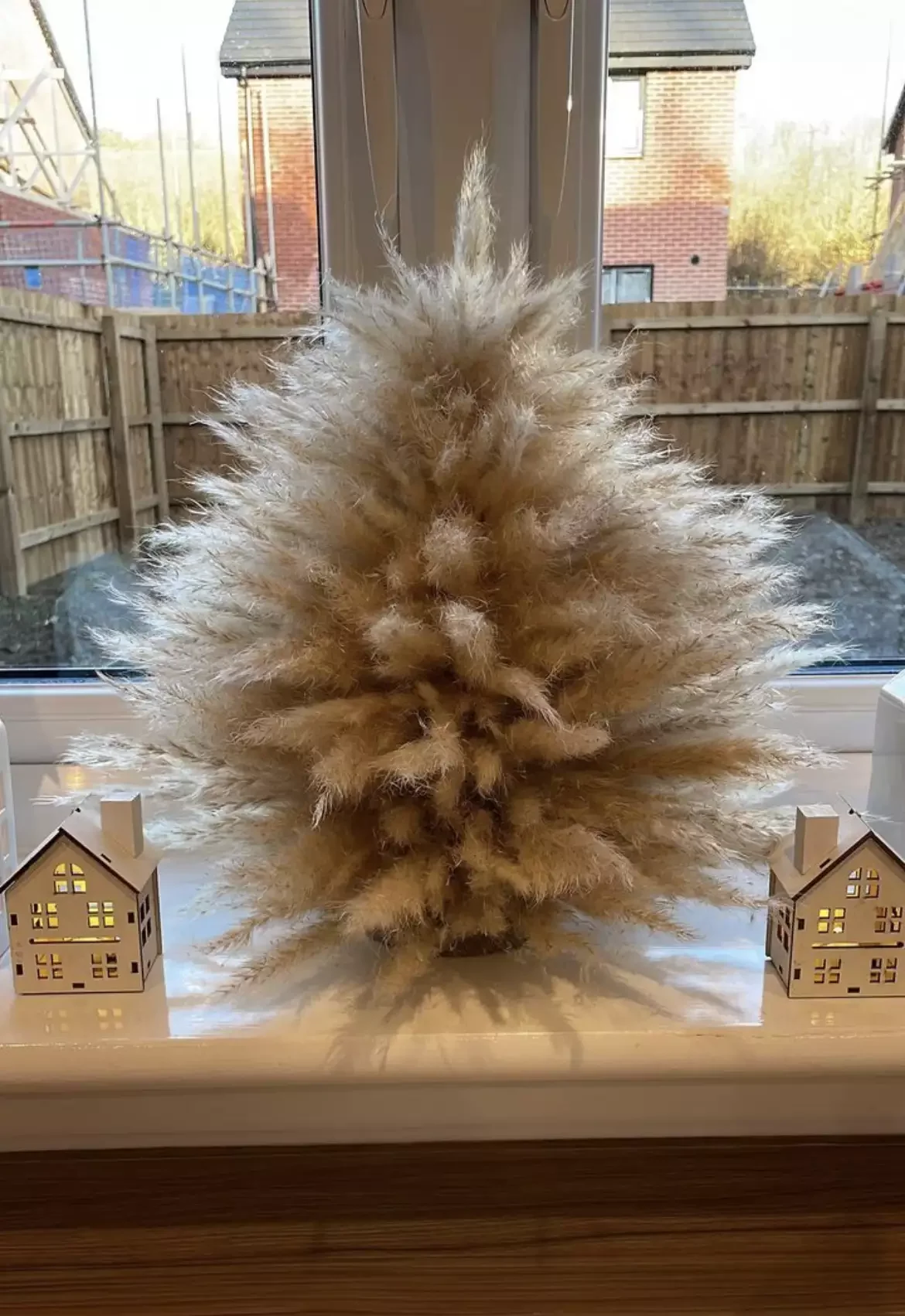 19 Stunning Pampas Grass Christmas Tree Ideas for Your Boho Holiday Style 8 Make a Mini Scene