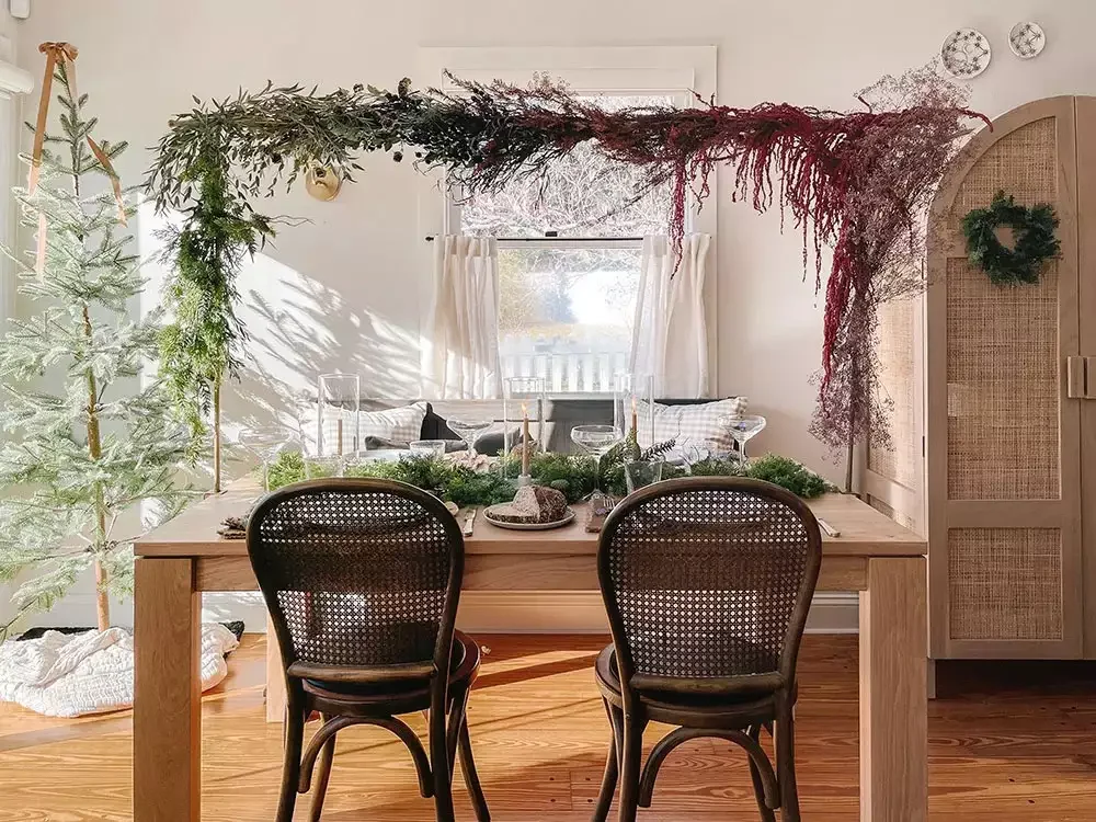 50 Festive Christmas Party Decorating Ideas Your Guests Will Absolutely Adore 34 Make a Simple Floral Installation
