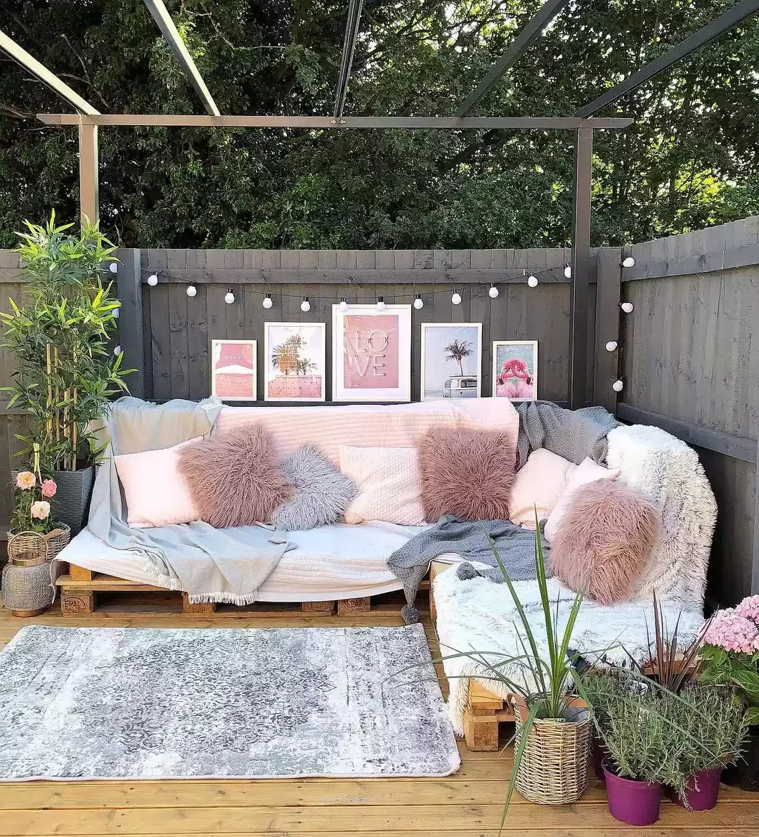 Make an Outdoor Gallery Wall