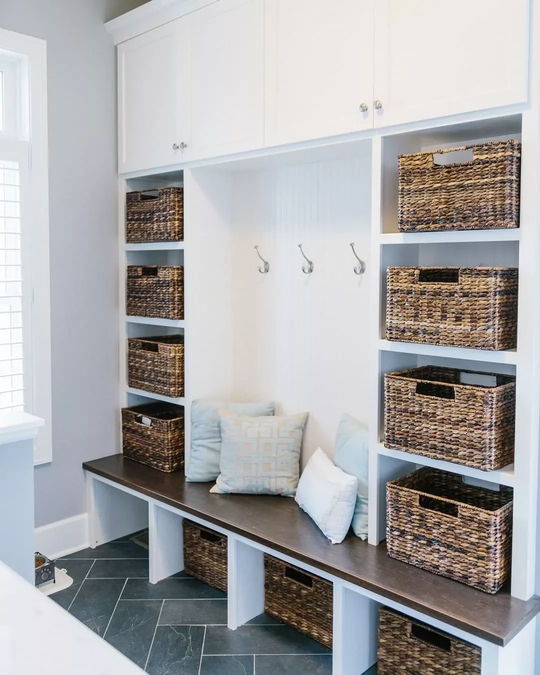 46 Creative Mudroom Design Ideas to Transform Your Entryway Make it Easy With Wicker Baskets