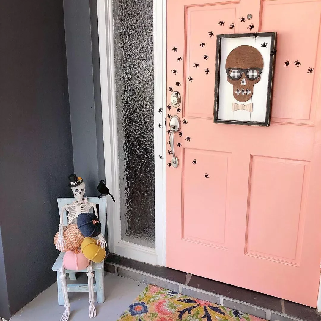 33 Spooktacular Halloween Front Porch Ideas That'll Make Your Home the Neighborhood's Must-See Destination 30 Make it Mini