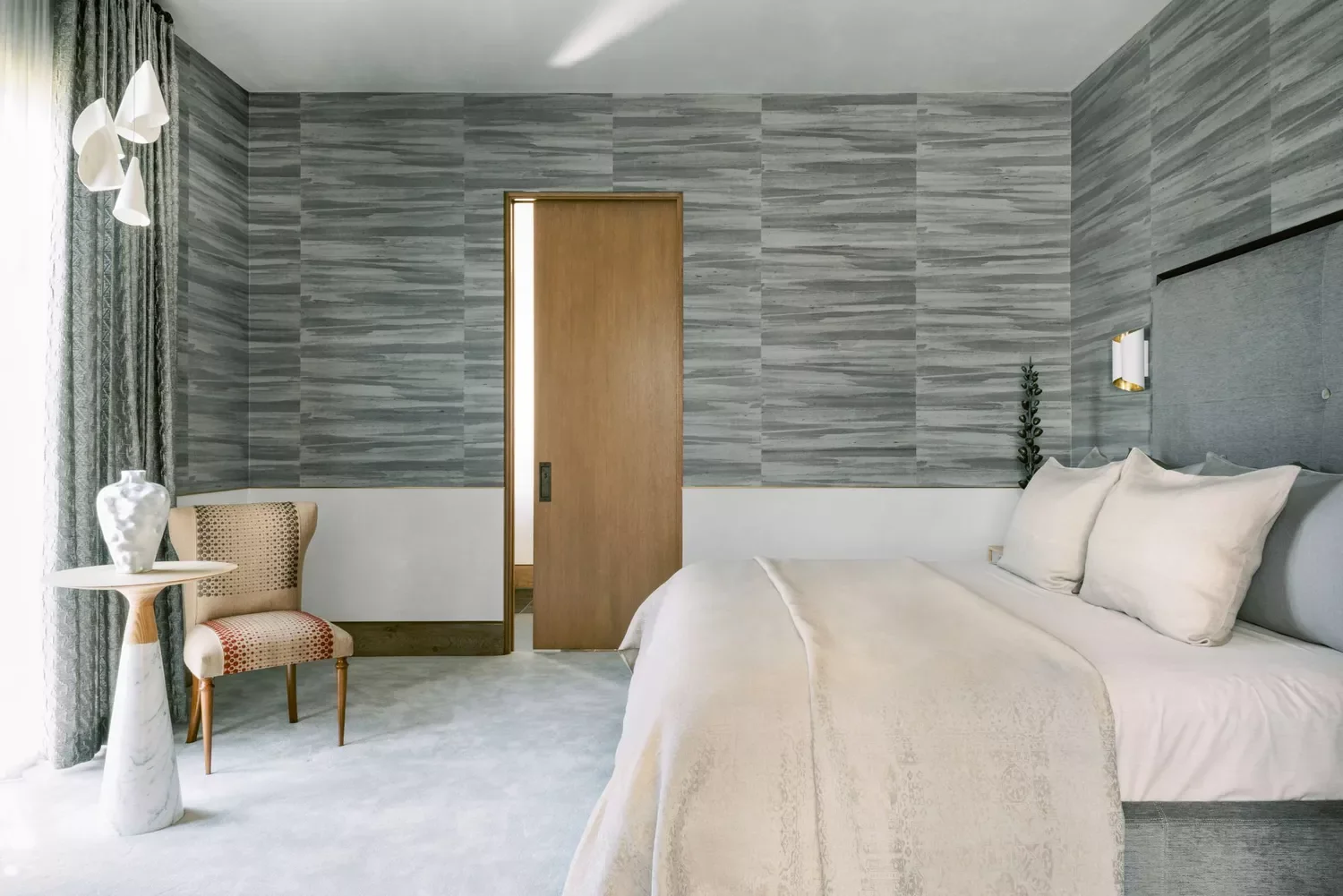 31 Luxurious Bedroom Design Ideas That Transform Your Space Into a Five-Star Retreat 26 Make the Walls a Statement