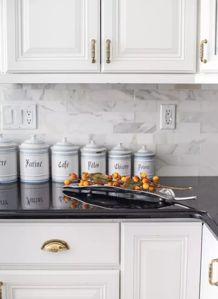 23 Granite Countertops That Will Make Your Kitchen Absolutely Stunning Marble Mixed With Dark Granite Countertop
