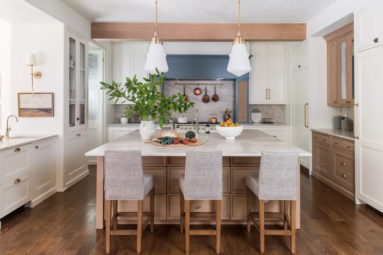 38 Stunning Ceiling Beam Ideas to Transform Your Home 27 Match the Cupboards