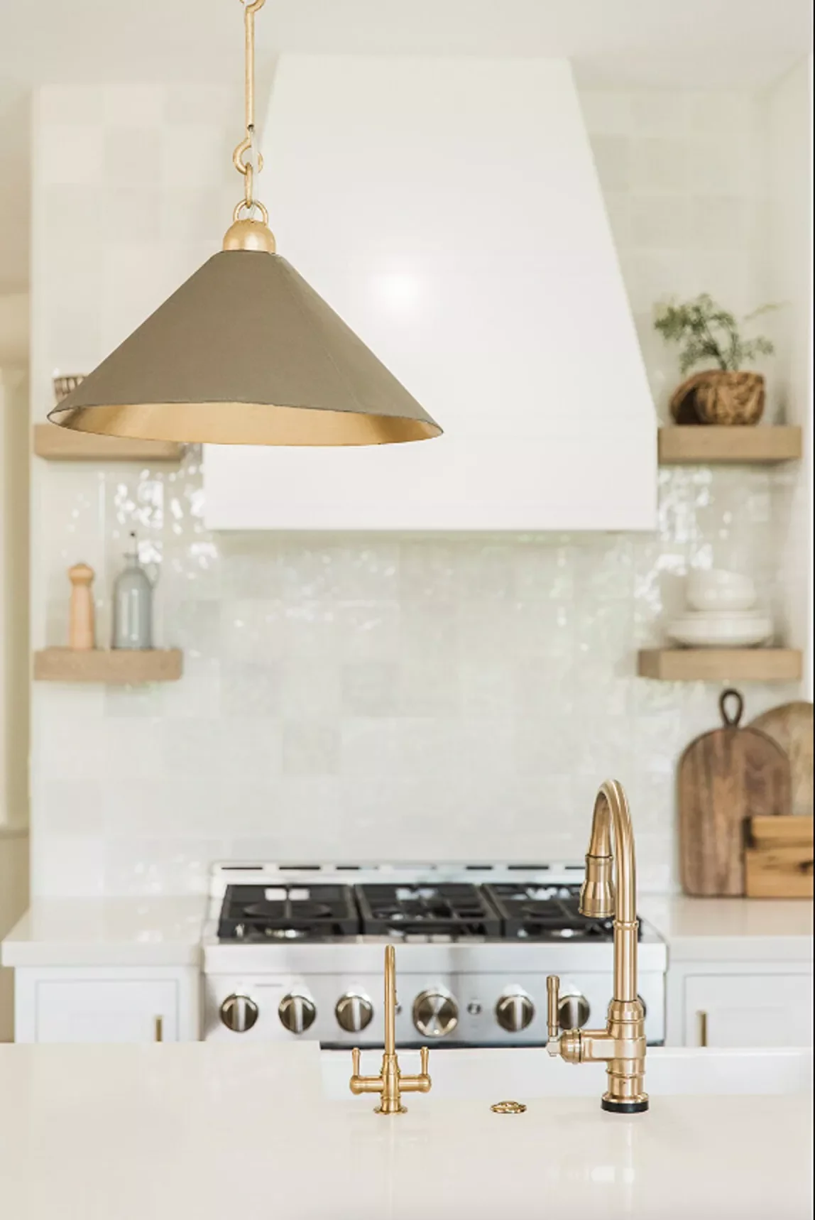 25 Stunning Kitchen Sink Ideas to Transform Your Culinary Space 26 Match with Metals